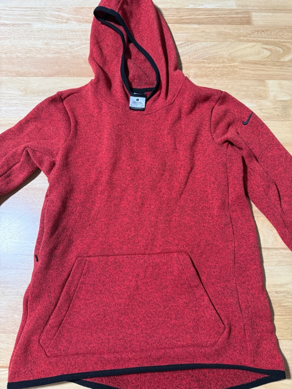 Nike Therma Fit Hoodie Women’s Small Red Pullover Athletic Sweatshirt Swoosh
